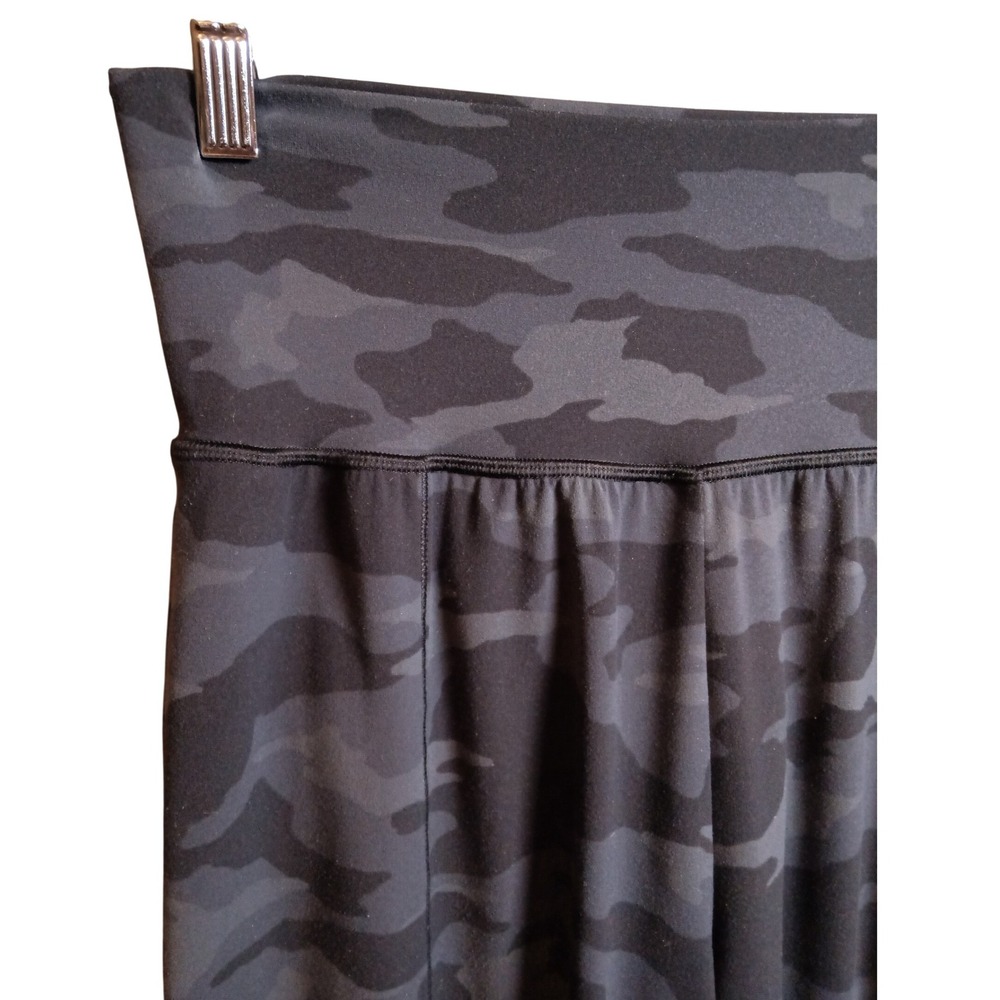 Athleta Salutation Camo Jogger Pants Size S Black Gray Workout Athleisure - Picture 3 of 10